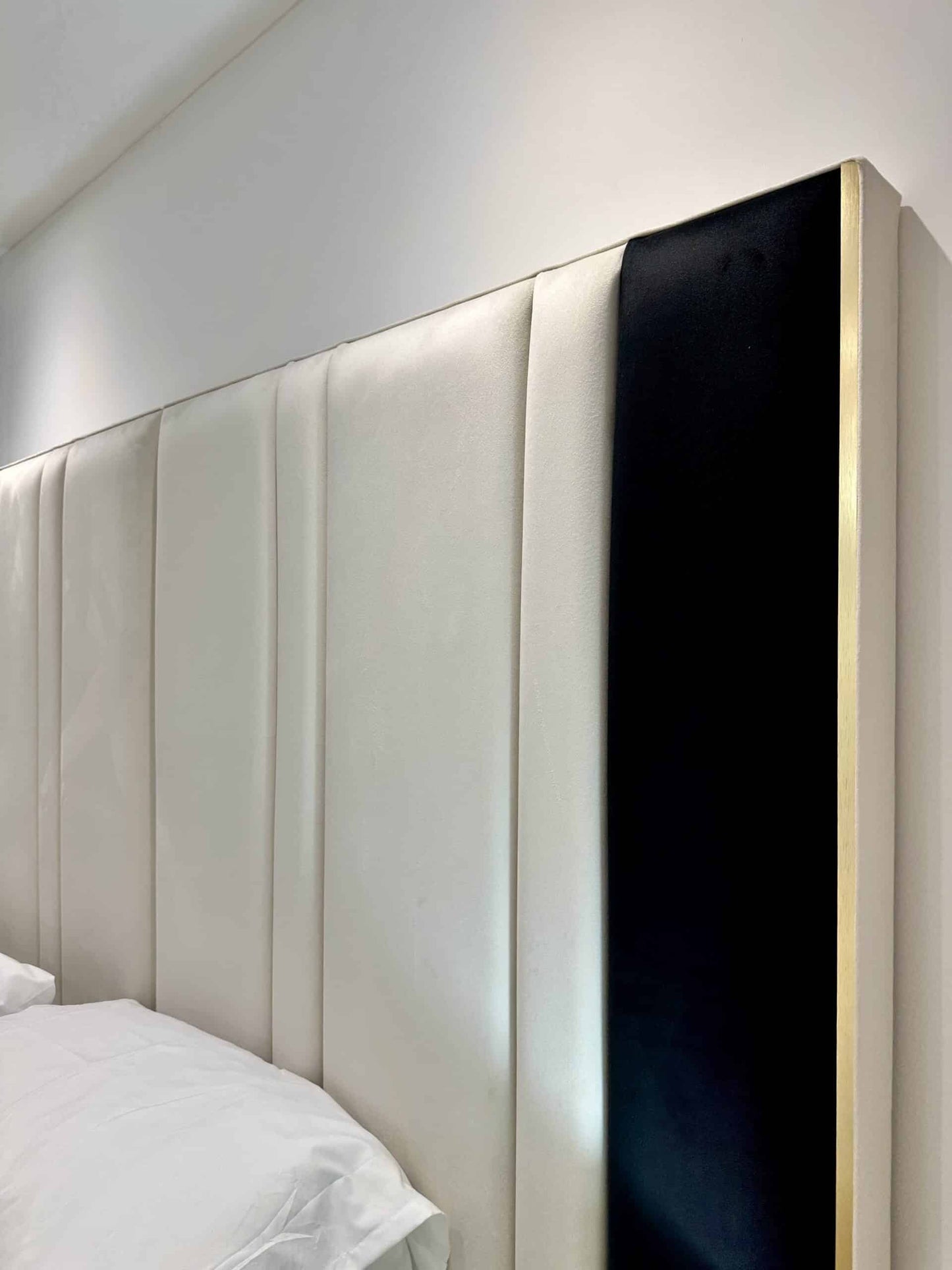 Elixir Cream & Black Bed